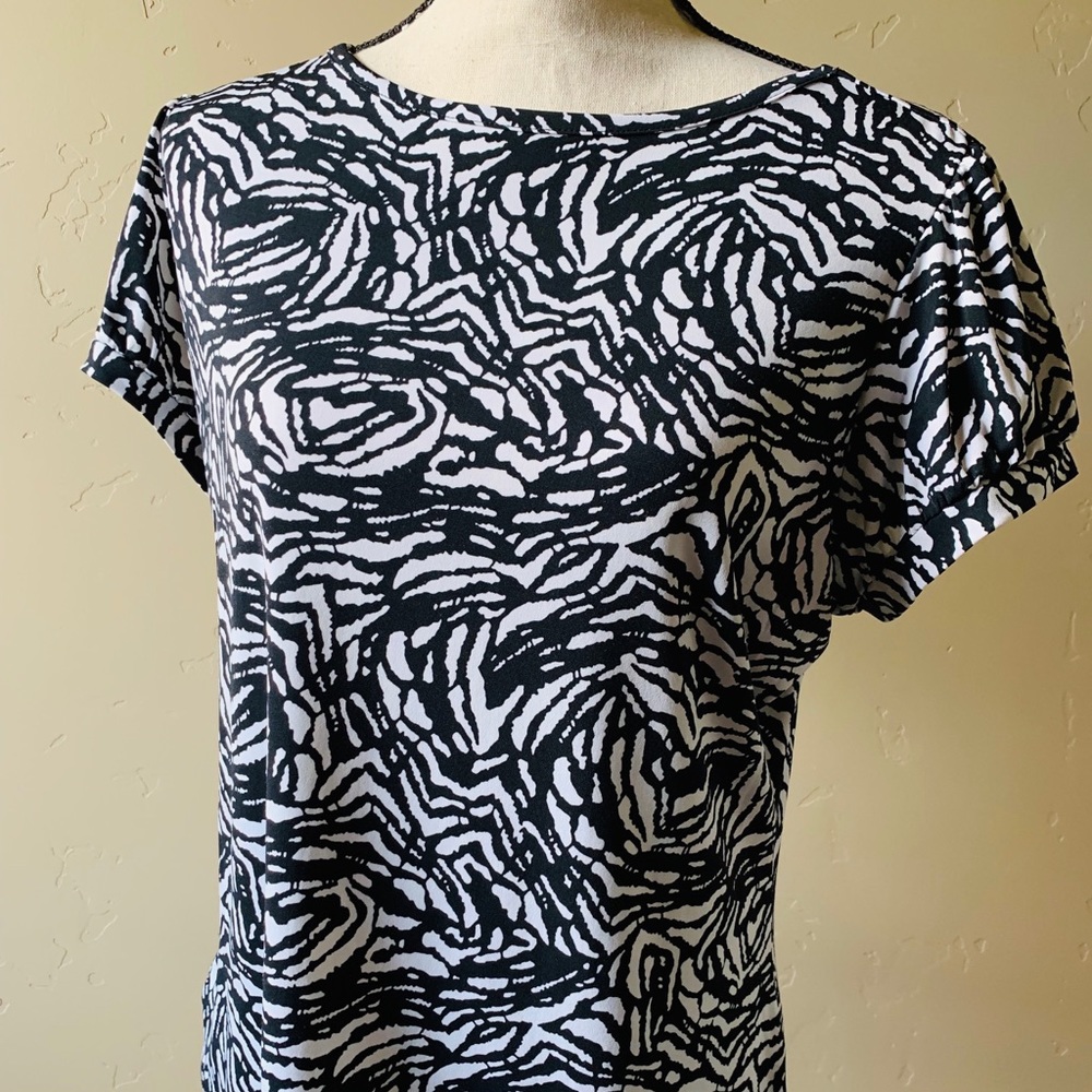 Black and White Worthington Petite Stretch Top